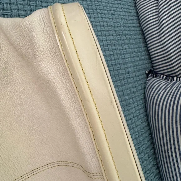 Louis Vuitton Suhali Lockit Bag in Preloved condition